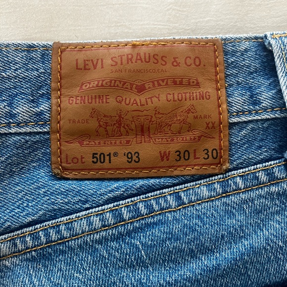 Levi’s Men’s 501 ‘93 Straight Fit Medium Wash Jeans W 30 x L 30 - Picture 8 of 13